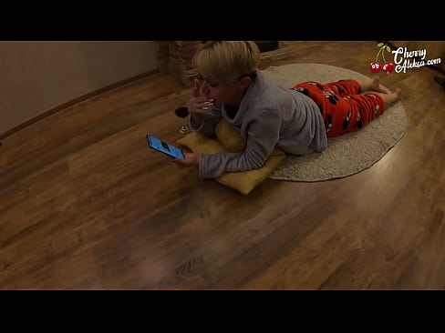 ❤️ እብድ ብላንዴ የሚጠባ ግዙፍ ዲክ መምጠጥ እና በላዩ ላይ መወርወር - የፊንጢጣ ወሲብ ❌ ጥራት ያለው የወሲብ ፊልም